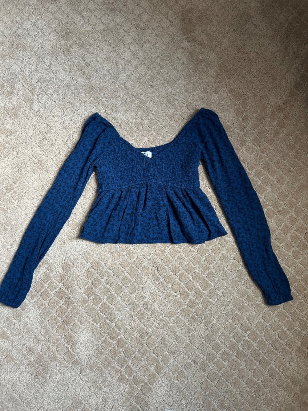Hollister blue floral long sleeve peplum top size small